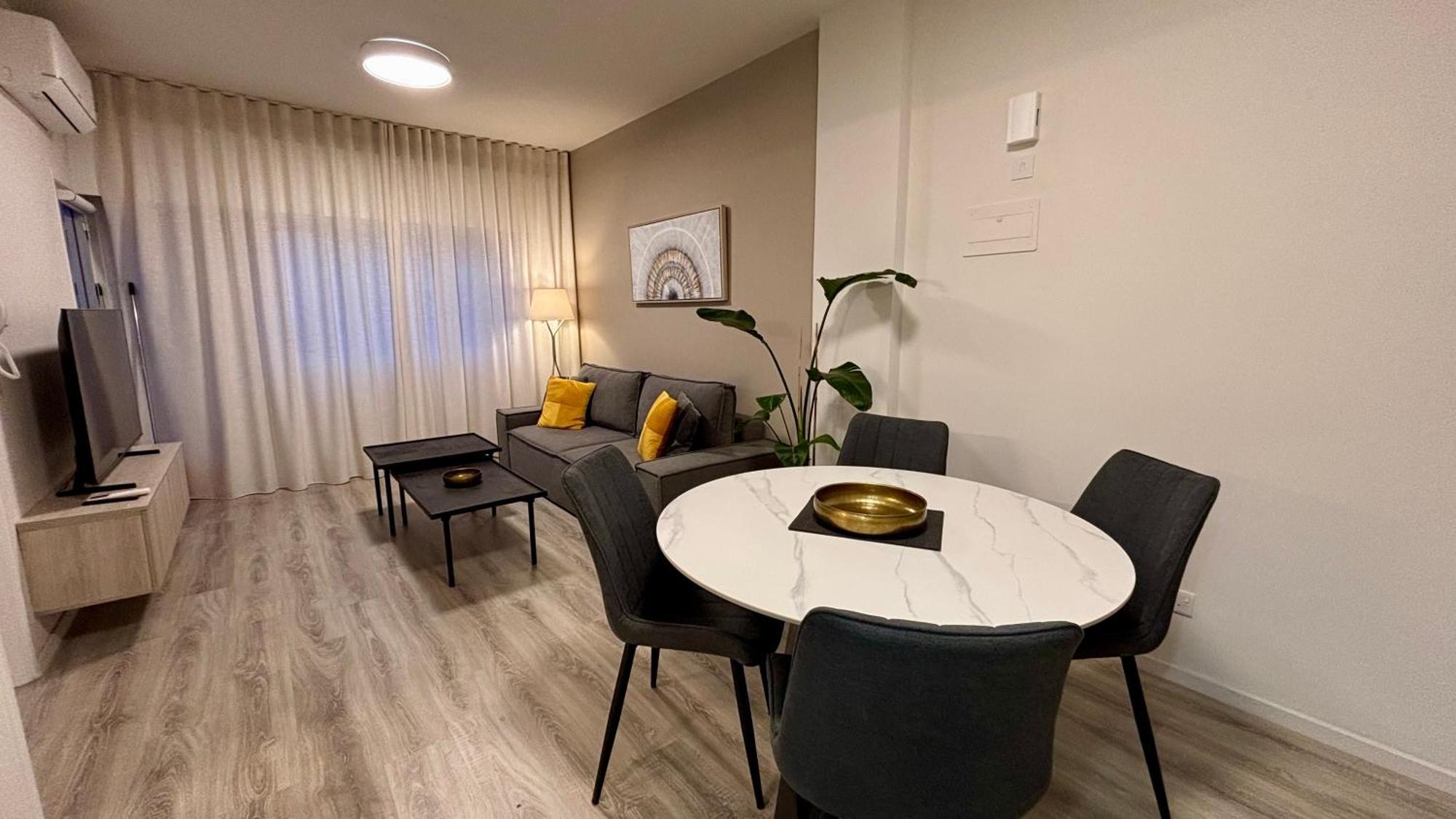 Seabreeze City Center Flats By Trulycyprus Limasol Dış mekan fotoğraf